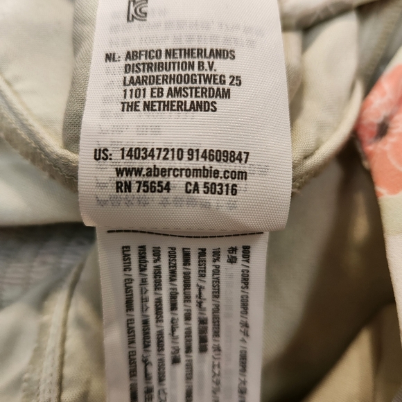 Abercrombie & Fitch Floral Crop Top in Cream and Pink - Picture 11 of 13